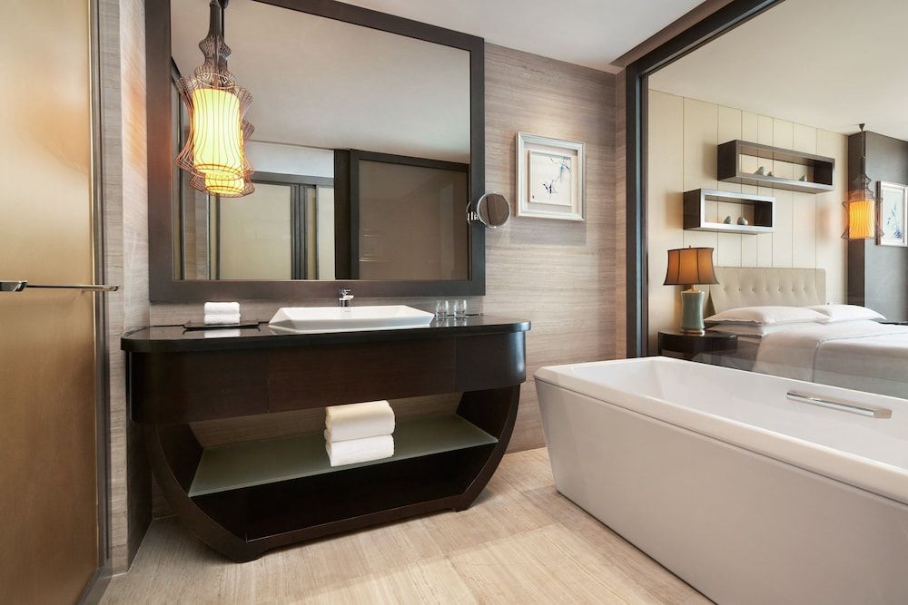 undefined Sheraton Shanghai Waigaoqiao Hotel 9