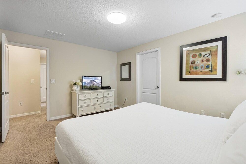 Amazing 5 Bedrooms and 04ba 6 Miles From Disney House 8