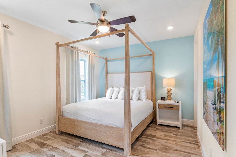 undefined Turquoise Breeze Close to Disney