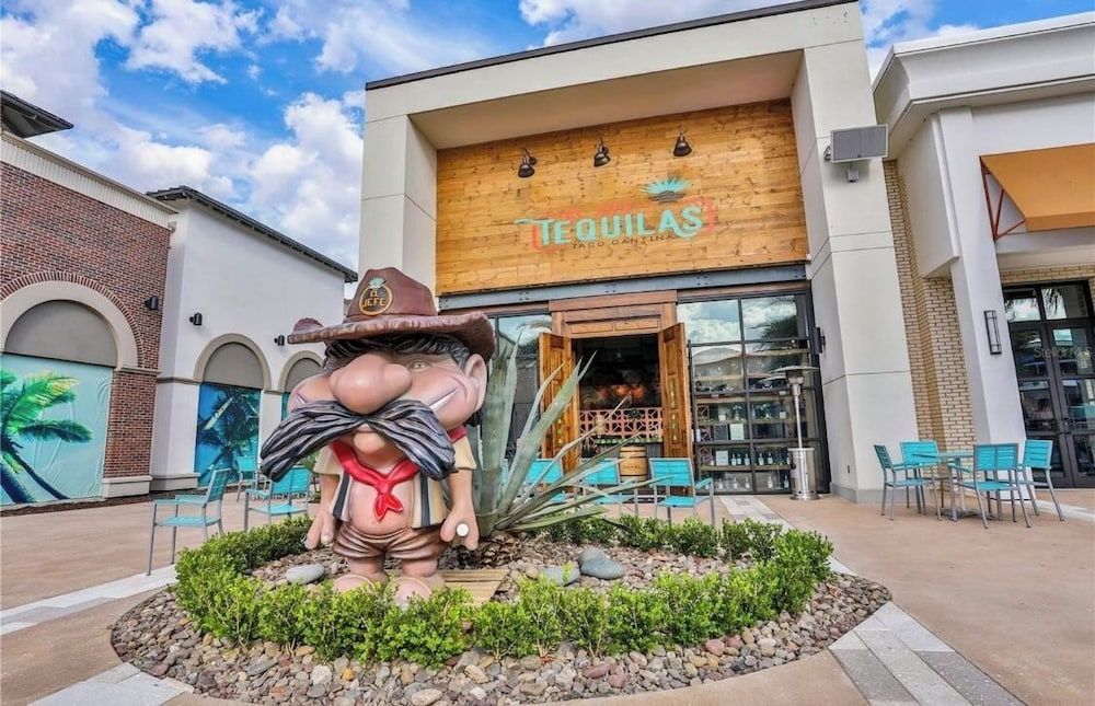 undefined Turquoise Breeze Close to Disney 8