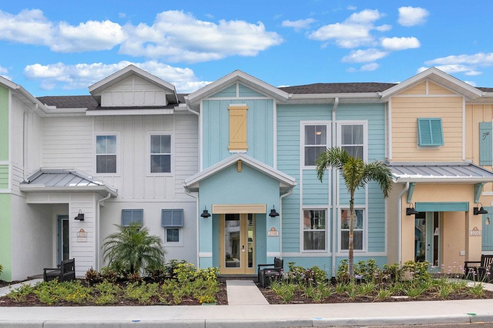 undefined Turquoise Breeze Close to Disney 7