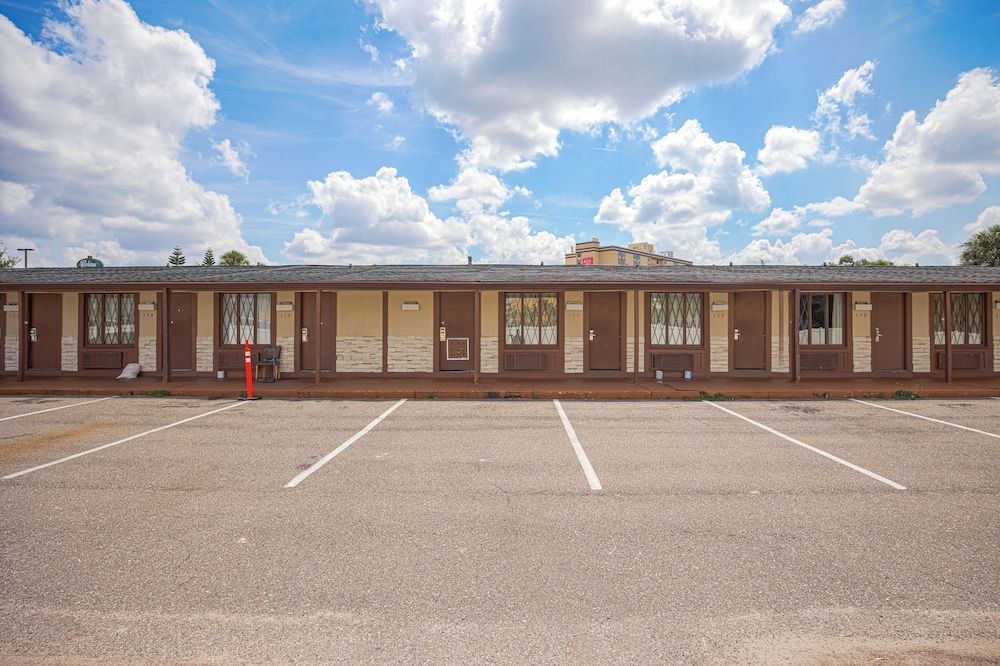 undefined Liberty Inn and Suites – Kissimmee/Near Disney 10