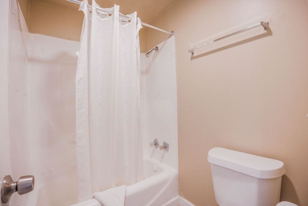 Liberty Inn and Suites – Kissimmee/Near Disney Standard Room, 1 King Bed, Non Smoking 9