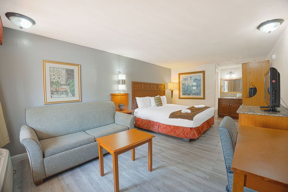 Liberty Inn and Suites – Kissimmee/Near Disney Standard Room, 1 King Bed, Non Smoking