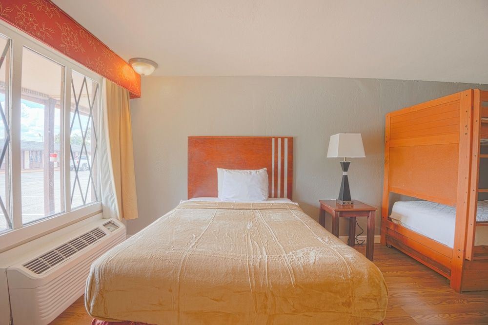 undefined Liberty Inn and Suites – Kissimmee/Near Disney 2