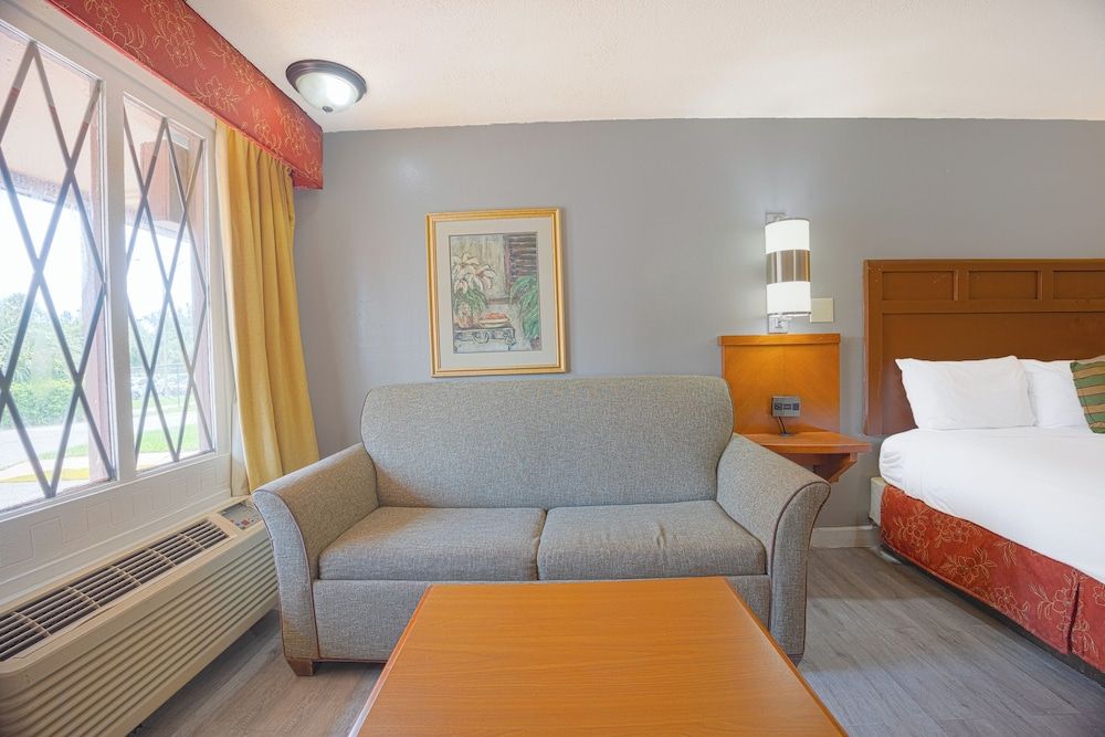 Liberty Inn and Suites – Kissimmee/Near Disney Standard Room, 1 King Bed, Non Smoking 13