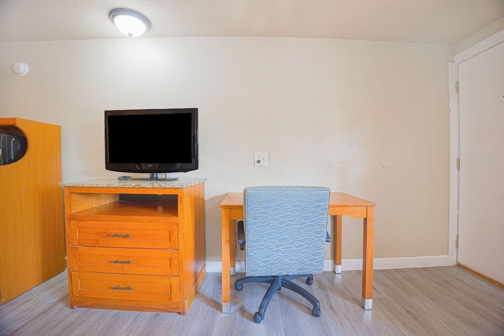 Liberty Inn and Suites – Kissimmee/Near Disney Standard Room, 1 King Bed, Non Smoking 12