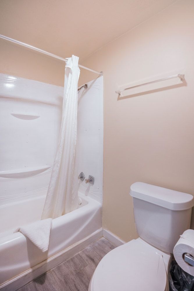 Liberty Inn and Suites – Kissimmee/Near Disney Standard Room, 1 King Bed, Non Smoking 9
