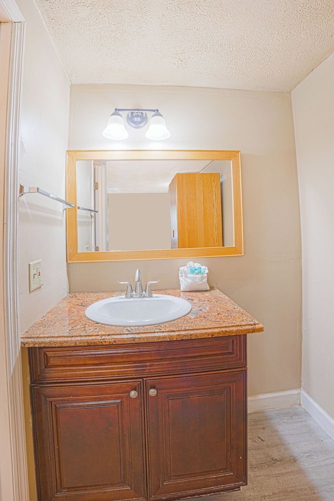 Liberty Inn and Suites – Kissimmee/Near Disney Standard Room, 1 King Bed, Non Smoking 7
