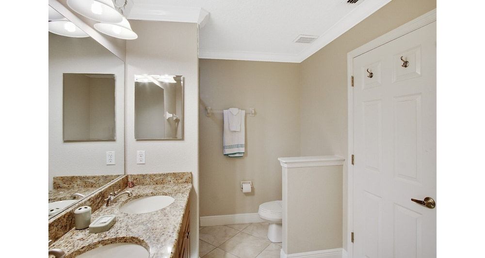 Jenny's Escape Townhome 5