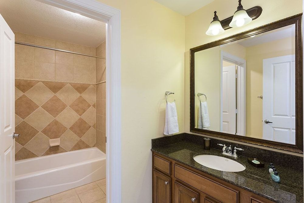 Deep Soaking Bathtub