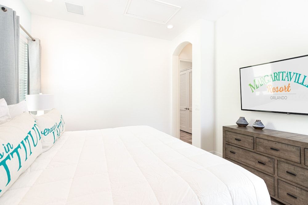 Margaritaville Cottages Orlando with H2O Waterpark by Vstays Cabin, Pool View (Apartment with Terrace) 2