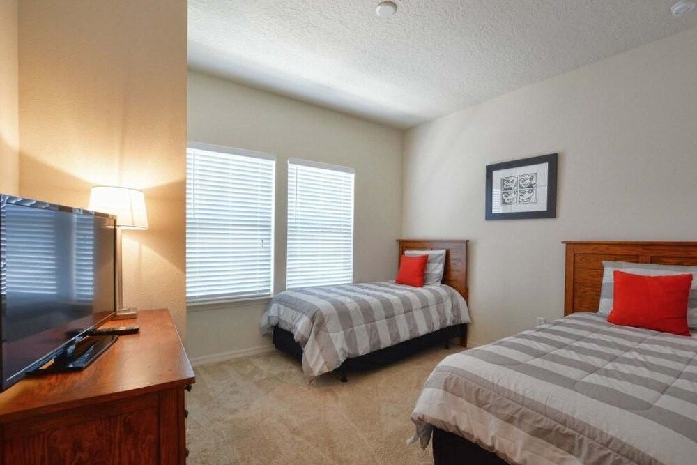 Villa Fonseca - Lucaya Village House, Multiple Beds (Villa Fonseca - Lucaya Village) 7