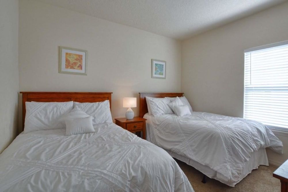 Villa Fonseca - Lucaya Village House, Multiple Beds (Villa Fonseca - Lucaya Village) 4