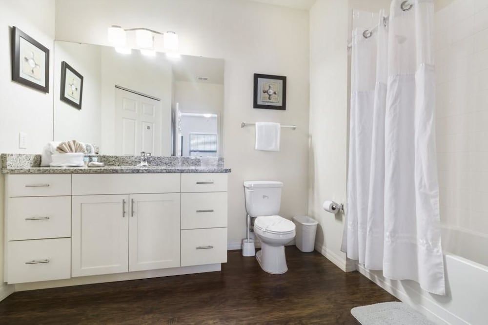 Villa Natalia - Lucaya Village Apartment 11