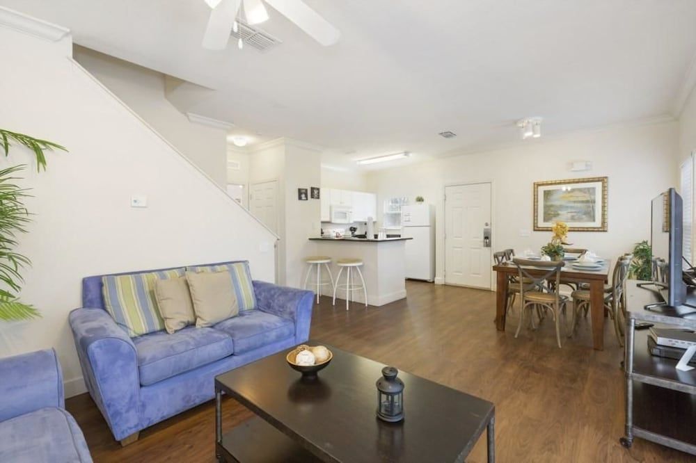 Villa Florida - Lucaya Village Apartment 13