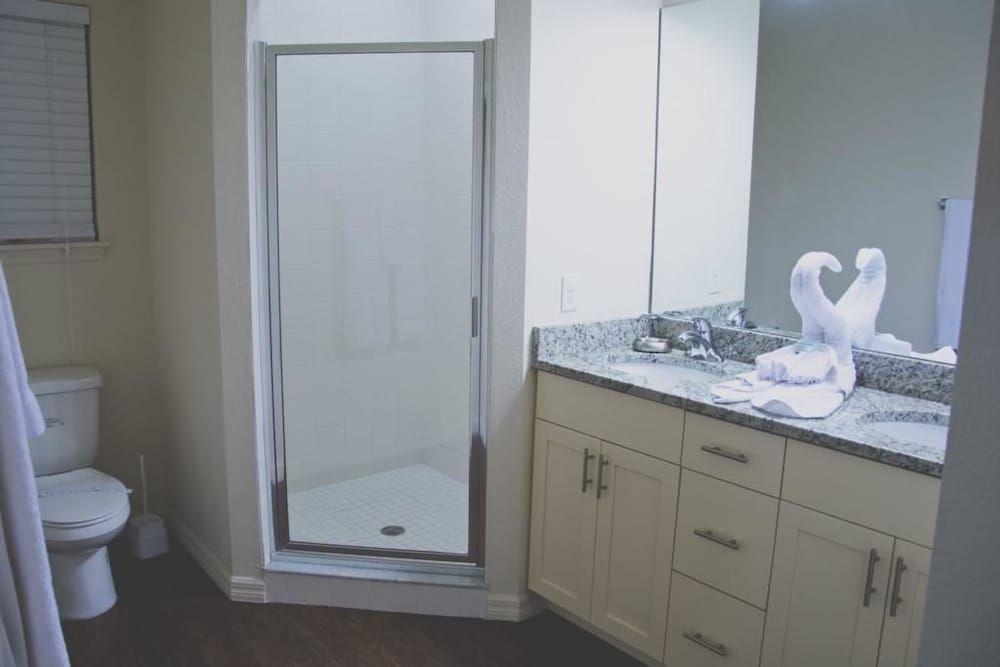 Villa Pelegrino - Lucaya Village Apartment 13