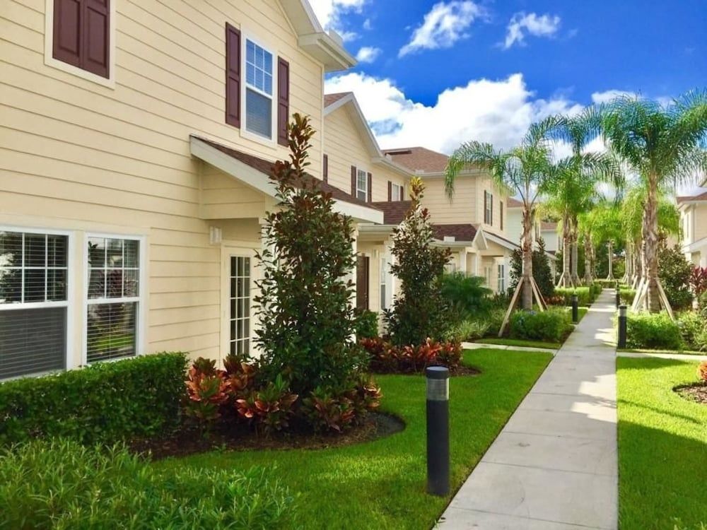 Villa Pelegrino - Lucaya Village Apartment 21