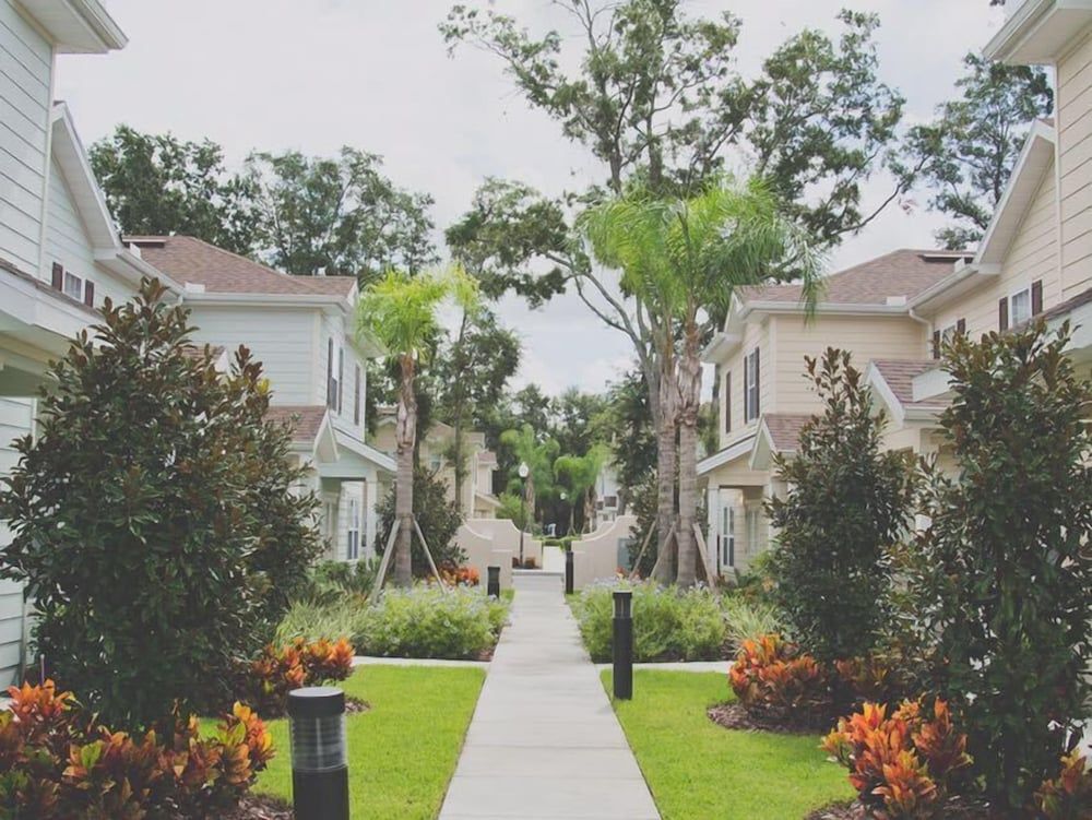 Villa Pelegrino - Lucaya Village Apartment 24