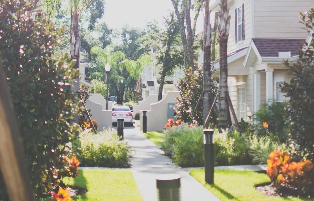 Villa Pelegrino - Lucaya Village Apartment 25