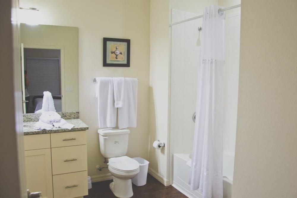 Villa Pelegrino - Lucaya Village Apartment 12