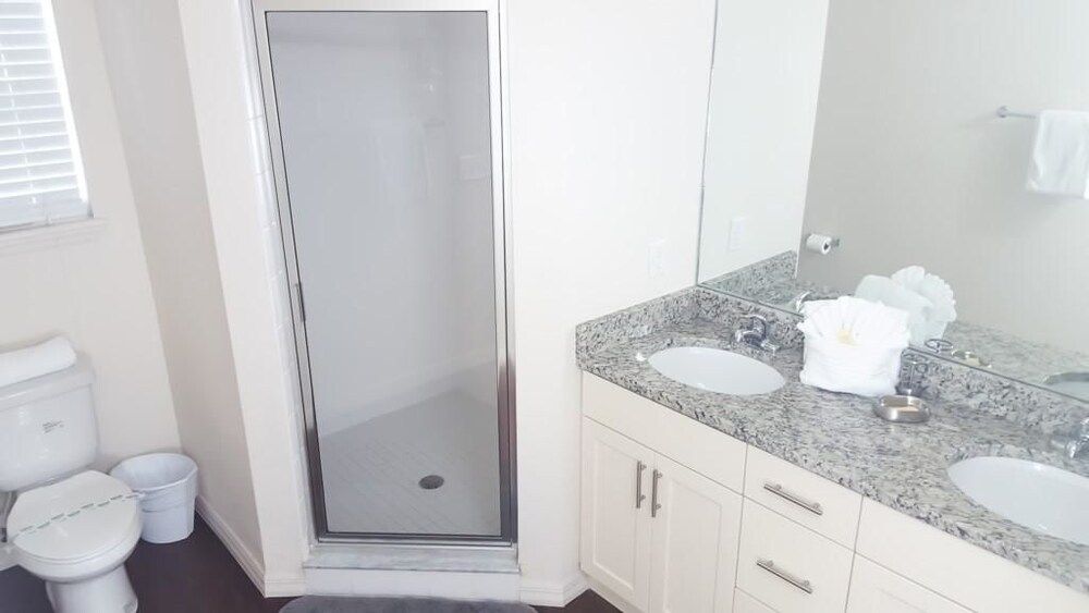 Villa Aventura - Lucaya Village Apartment 22