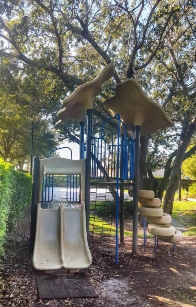 Villa Aventura - Lucaya Village Apartment 37