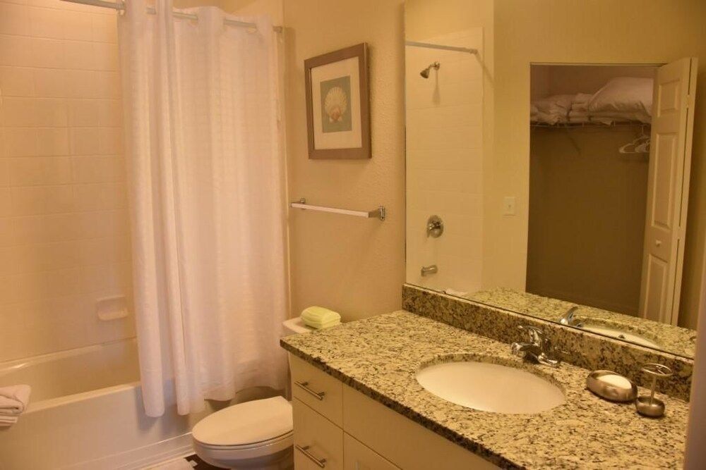 Villa Aventura - Lucaya Village Apartment 26