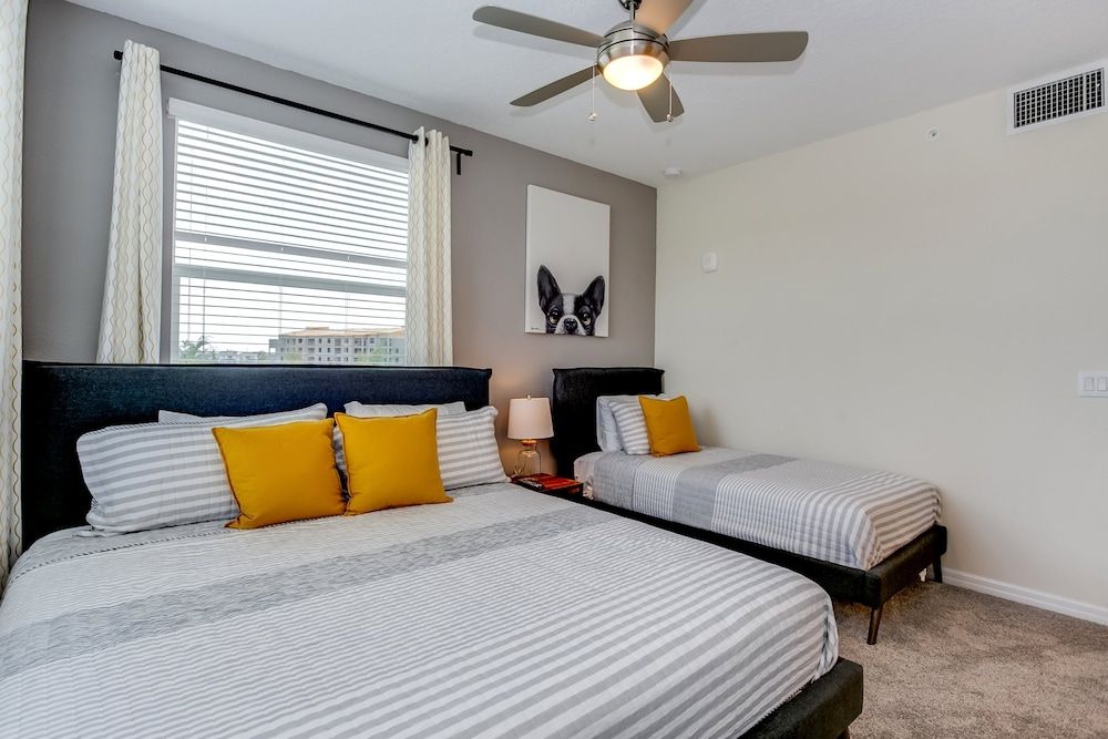 Condo (4721 UNIT208 Amazing Story Lake Brand)