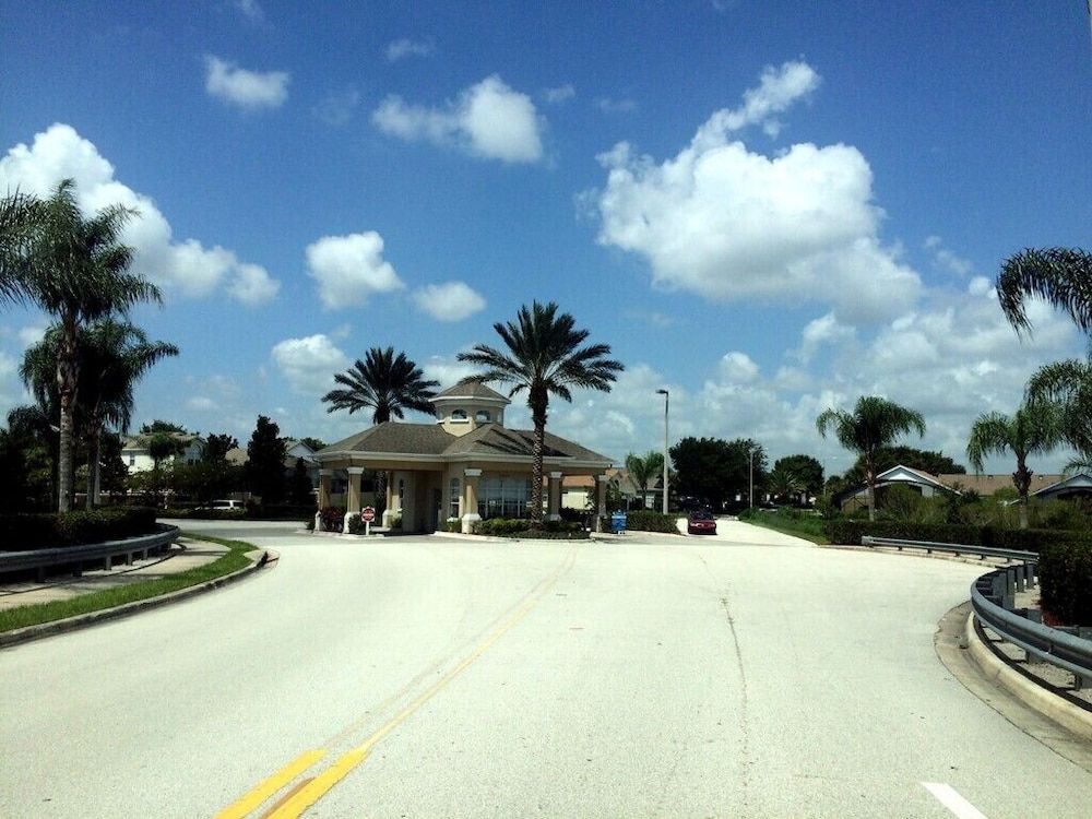 undefined Economic 3 Bed In Windsor Palms - 8101.105 3 Bedroom Condo by RedAwning 5
