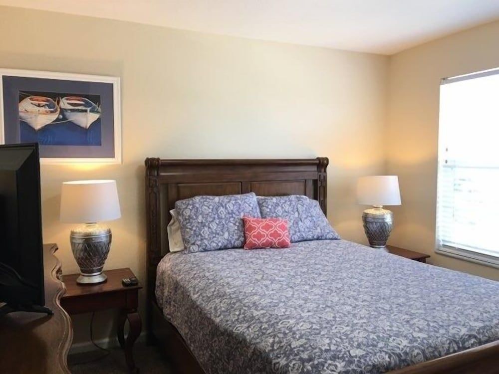 Windsor Hills Magic Private Screened Pool 6 Bedroom Condo by Redawning Condo, 6 Bedrooms 12