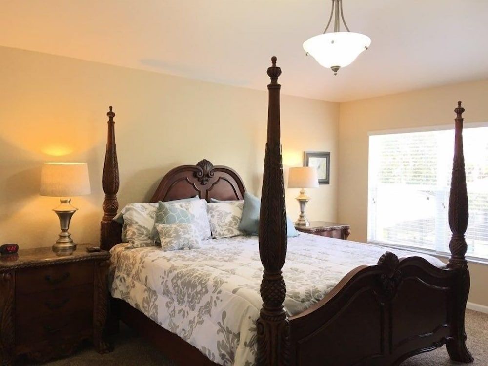 Windsor Hills Magic Private Screened Pool 6 Bedroom Condo by Redawning Condo, 6 Bedrooms 6