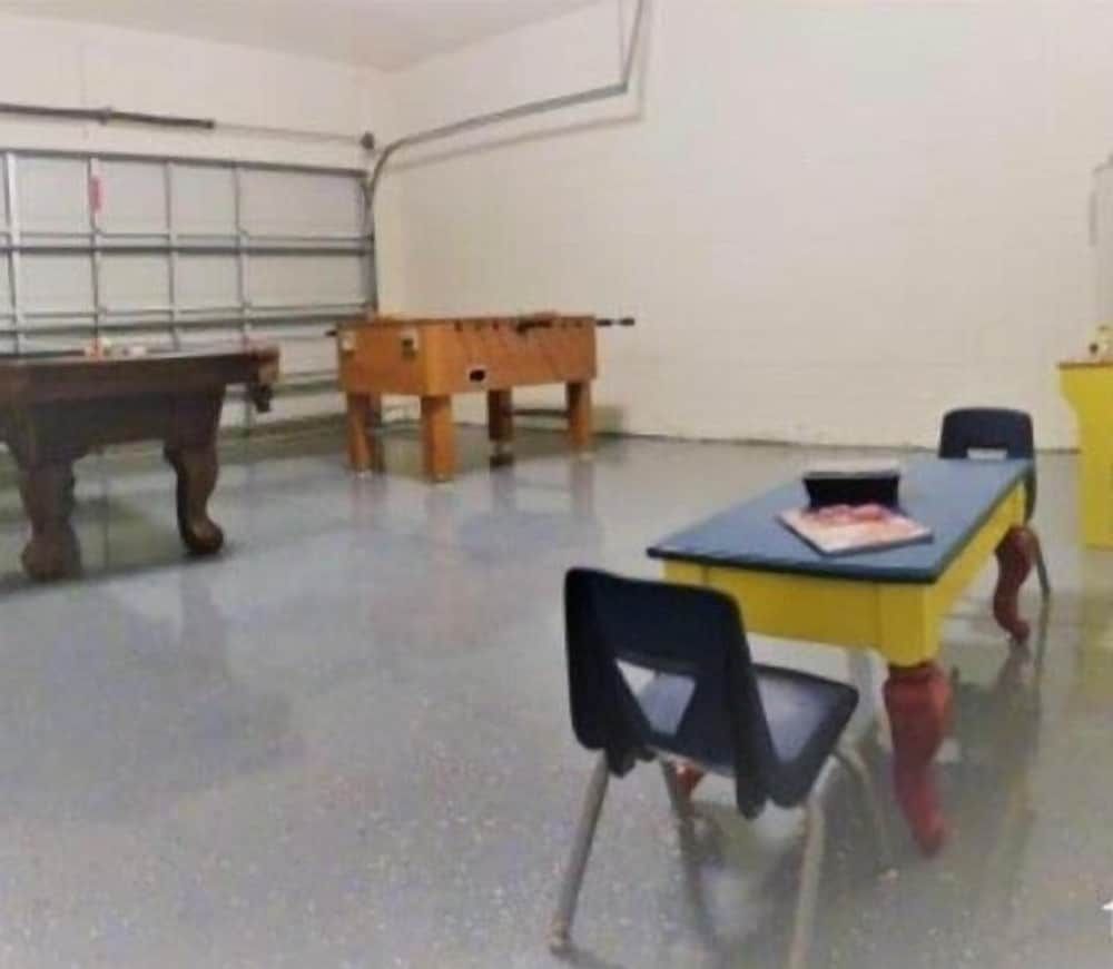 Windsor Hills Magic Private Screened Pool 6 Bedroom Condo by Redawning Condo, 6 Bedrooms 43