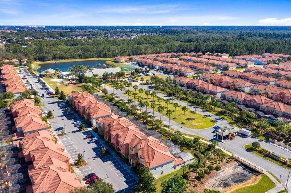 5 Bed 4 Bath Town With South Facing Pool 5 Bedroom Townhouse by RedAwning Townhome, 5 Bedrooms 27