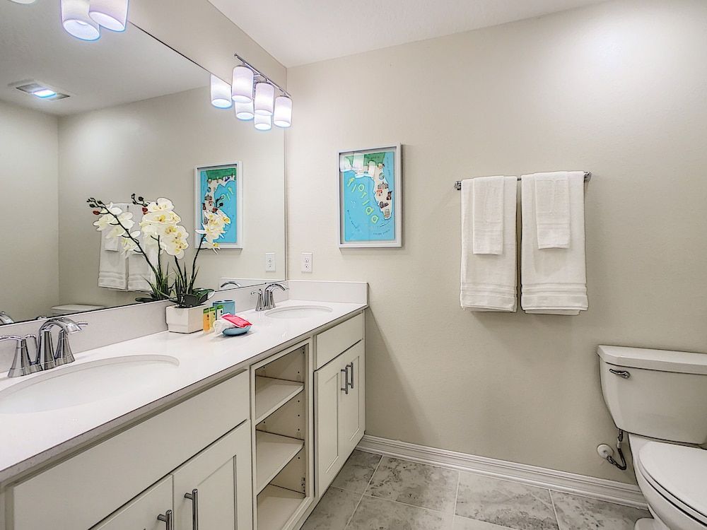 Modern Condo Near Disney Foosball Water Park! Apartment (2 Bedrooms) 7