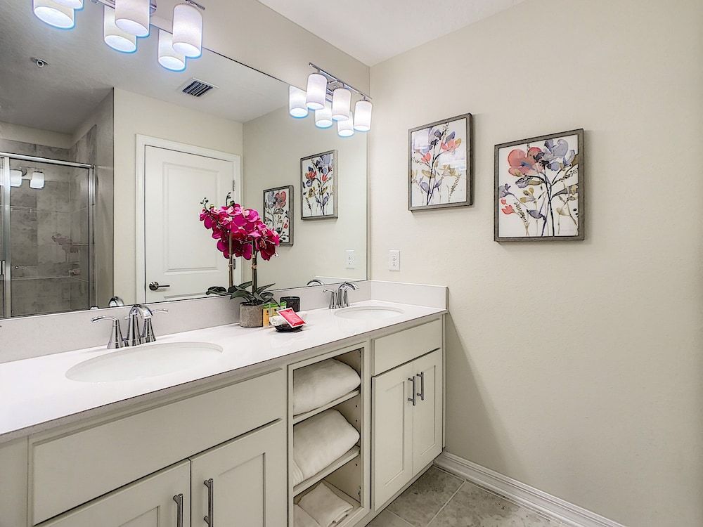 Modern Condo Near Disney Foosball Water Park! Apartment (2 Bedrooms) 6