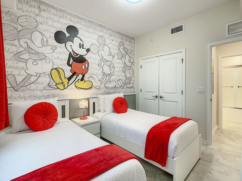 Modern Condo Near Disney Foosball Water Park! Apartment (2 Bedrooms) 4