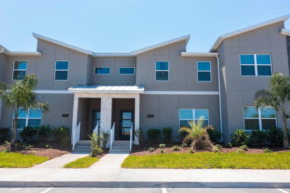 undefined 2929 SS - Disney Delight: 4br, Pool, Near Parks 4