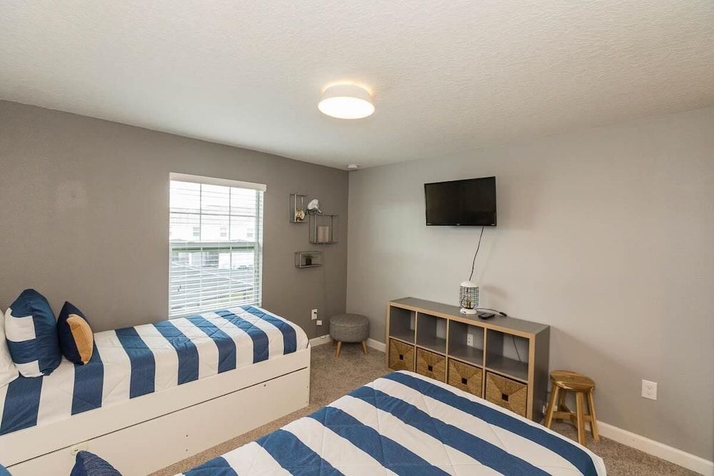 undefined 8924 SD - Luxury 4BR Townhome: Private Pool 8