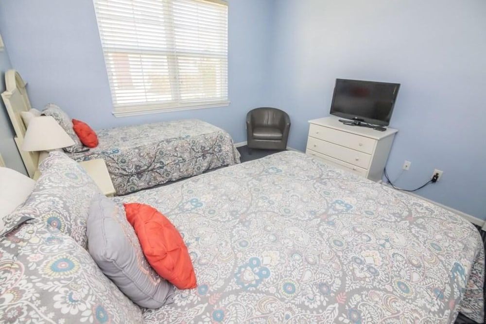Condo, Multiple Beds (Bright Runaway Beach Condo)