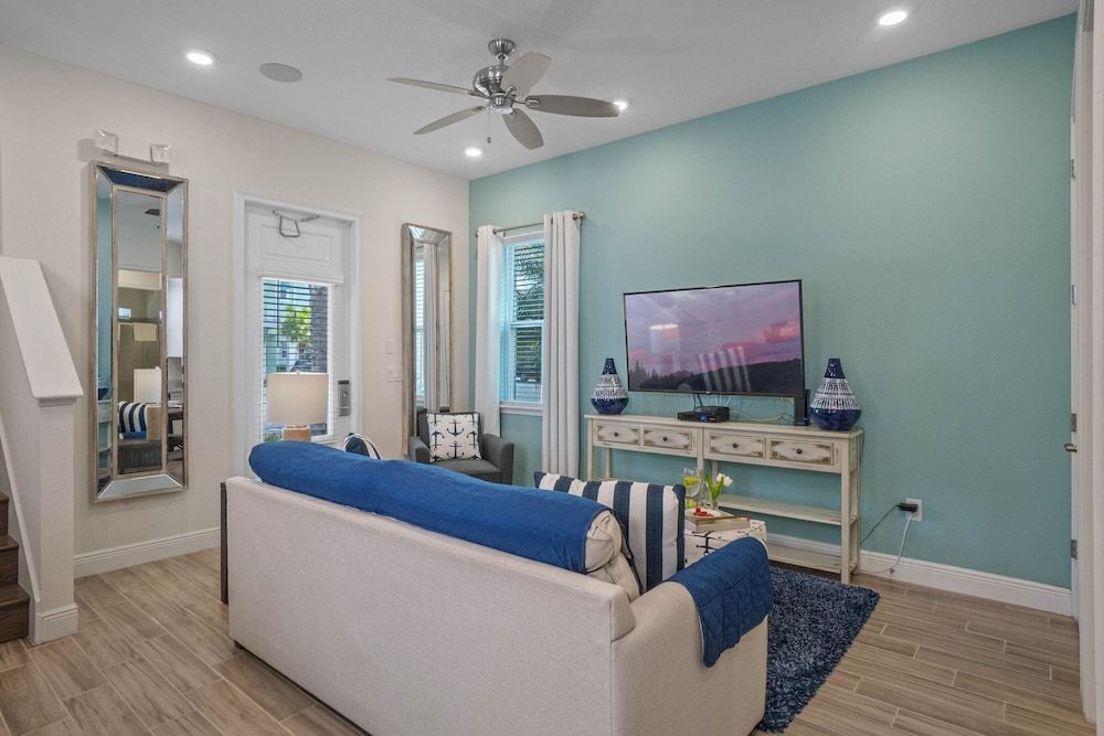 Get Happy House, Multiple Beds, Hot Tub, Garden View (Get Happy) 10