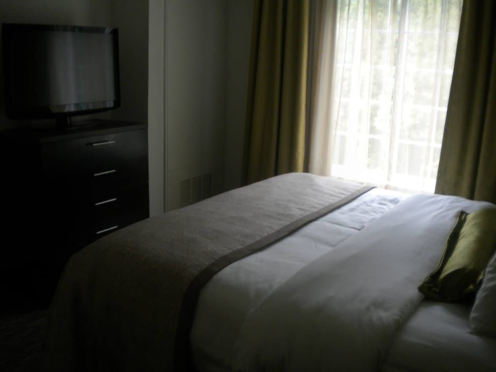Suite, 1 Bedroom (Living and Dining Area)