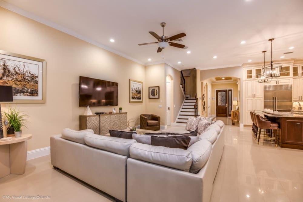 7 Bdrmstheatergamermpoolmansion Villa (760GBD00) 19