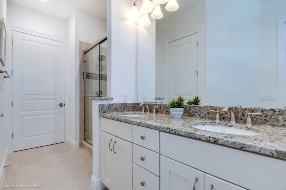 7 Bdrmstheatergamermpoolmansion Villa (760GBD00) 26