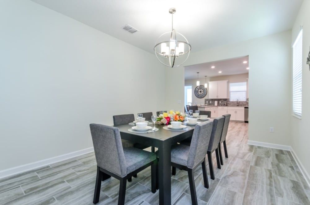 6 Bedroom 5 Bathroom Villa (6 Bedroom 5 Bathroom) 12