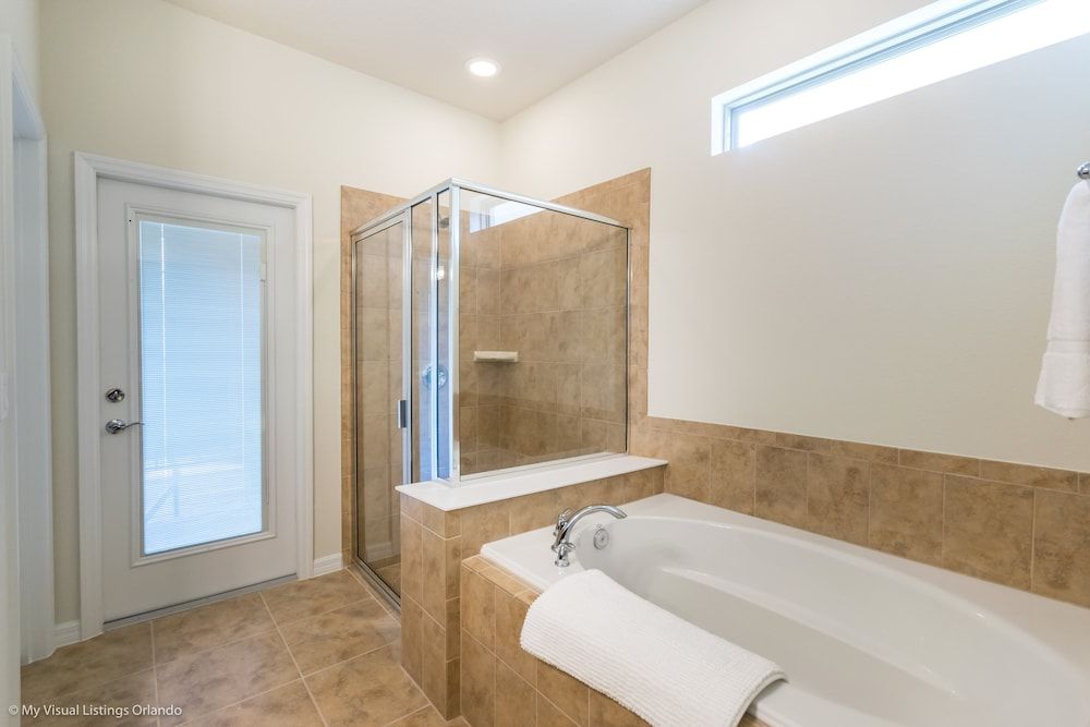 Beautiful 8 Bed Villa Pool & Spa Villa (1852NC 8 Bedroom 6 Bathroom Windsor) 17