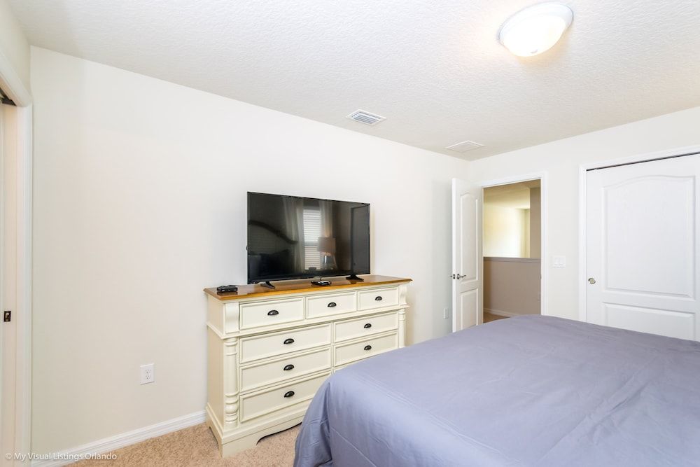 Beautiful 8 Bed Villa Pool & Spa Villa (1852NC 8 Bedroom 6 Bathroom Windsor) 8