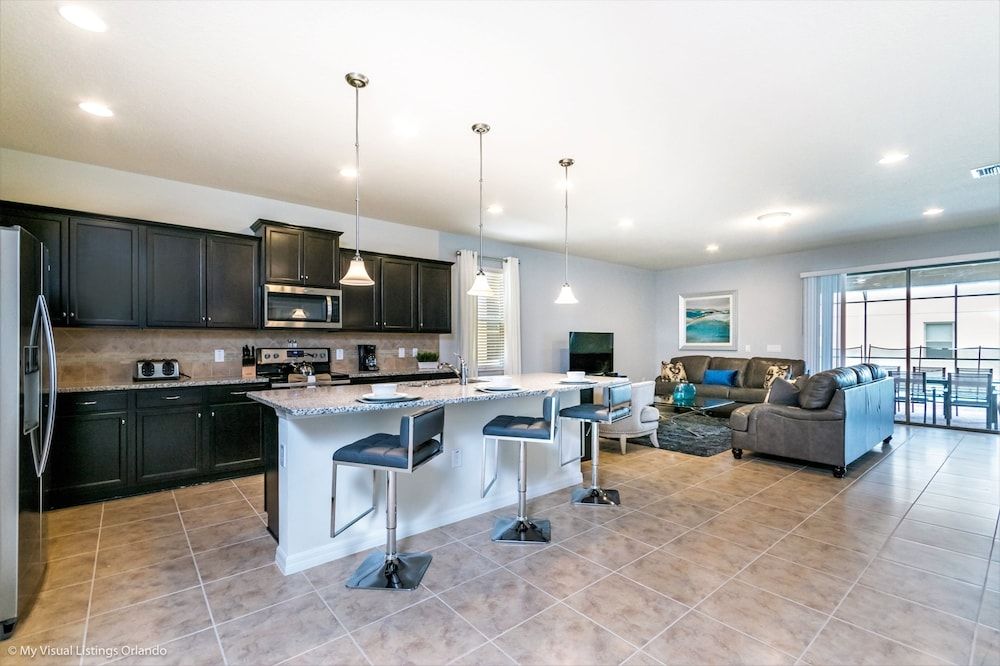 undefined Beautiful 8 Bed Villa Pool & Spa 2