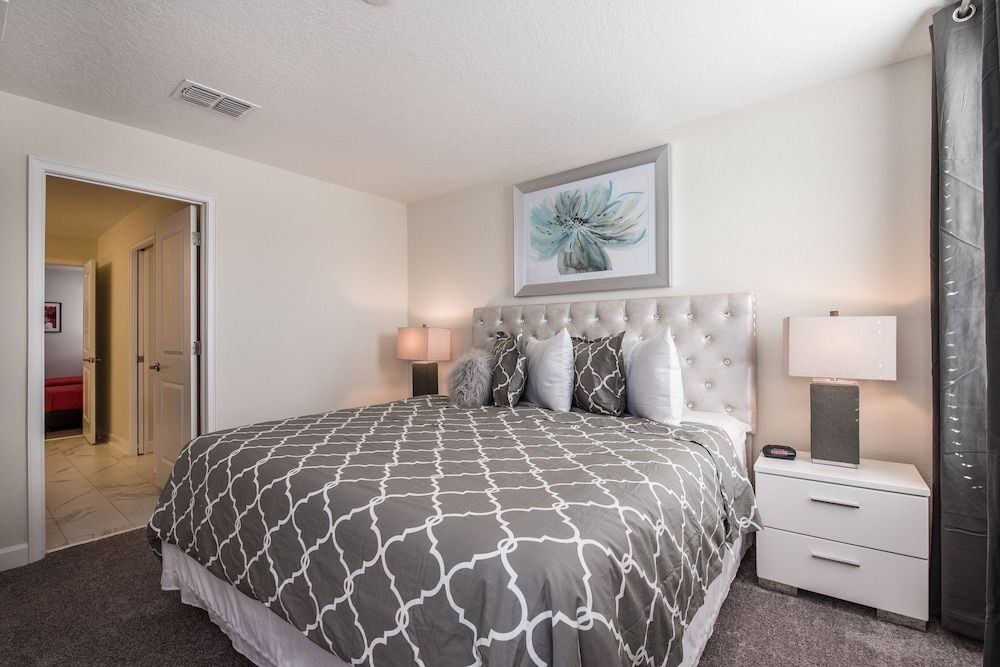 undefined 8 Bdrm 5 Bath Villa 9