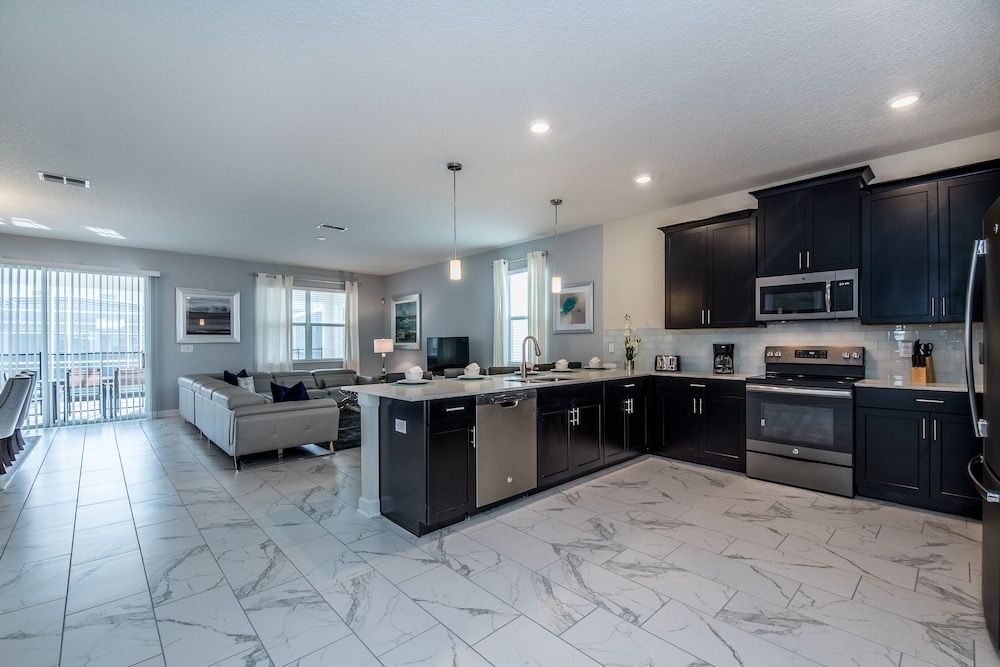 undefined 8 Bdrm 5 Bath Villa 2